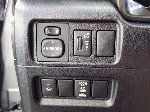 Used 2018 Toyota 4Runner TRD Off-Road Premium AWD/4WD image 27