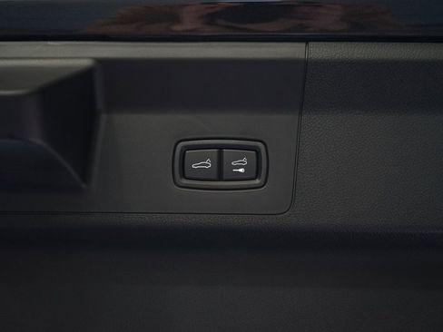 Used 2025 Porsche Panamera 4 image 34