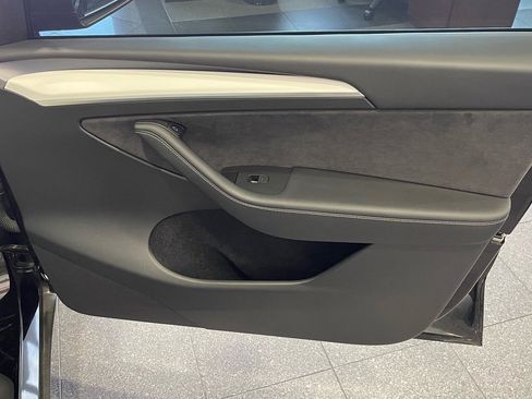 Used 2023 Tesla Model Y 2WD image 35