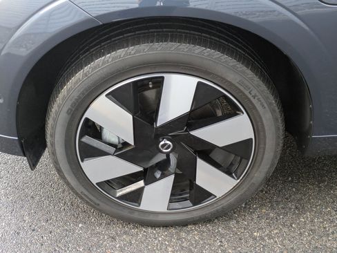 Certified 2024 Volvo XC60 T8 Plus w/ Protection Package Premier image 11