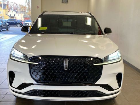 New 2026 Lincoln Aviator Reserve w/ Jet Appearance Package image 3