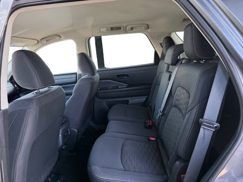 Used 2025 Nissan Pathfinder S FWD image 11