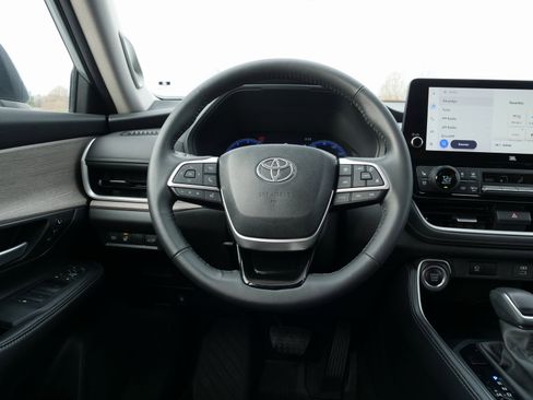 Used 2024 Toyota Grand Highlander Limited image 21