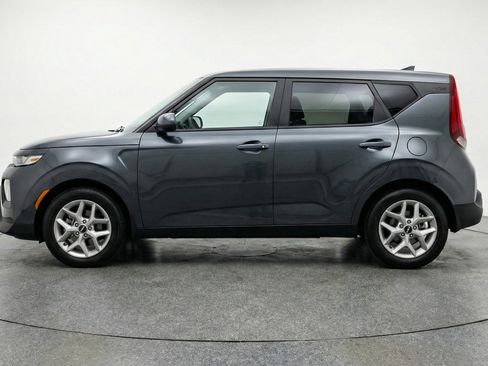 Used 2025 Kia Soul LX w/ LX Technology Package FWD image 5