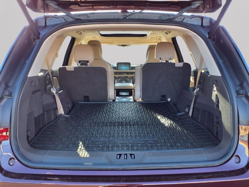 Used 2022 Lincoln Aviator Reserve w/ Equipment Group 201A AWD/4WD image 9