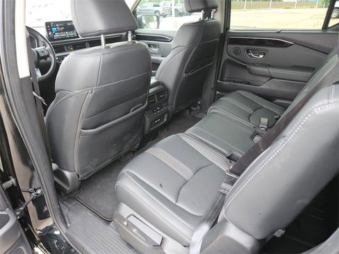 Used 2023 Honda Pilot Touring image 12