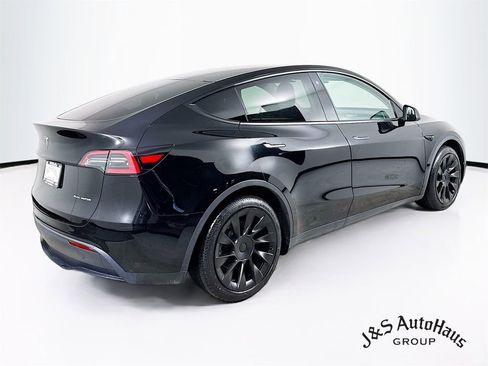 Used 2023 Tesla Model Y Long Range image 7