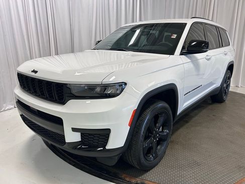 Used 2023 Jeep Grand Cherokee L Laredo AWD/4WD image 26
