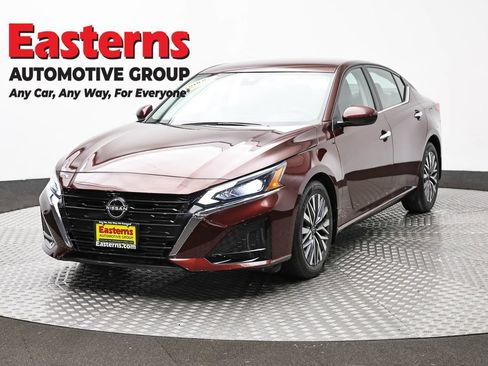 Used 2023 Nissan Altima 2.5 SV FWD image 1