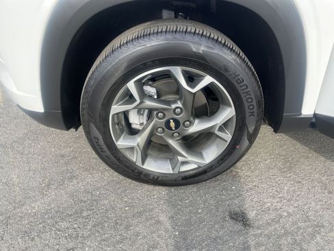 Used 2025 Chevrolet Trax LT image 30