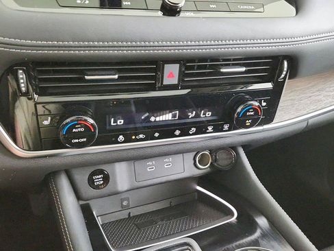 Used 2025 Nissan Rogue Platinum FWD image 34