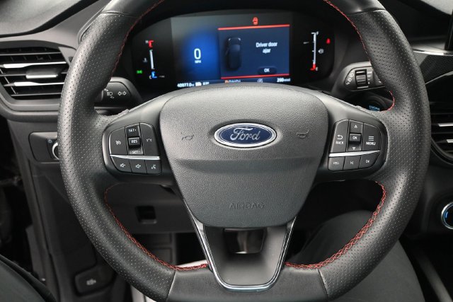 Certified 2025 Ford Escape ST-Line AWD/4WD image 10