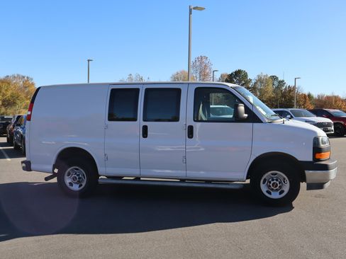 Used 2024 GMC Savana 2500 w/ Driver Convenience Package image 10