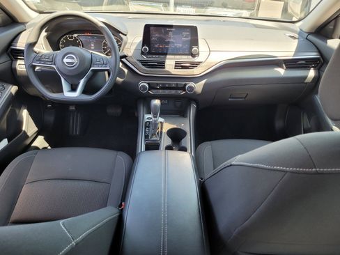 Used 2025 Nissan Altima 2.5 SV FWD image 16