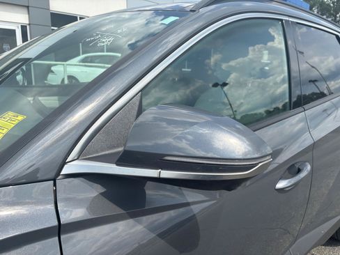 Used 2025 Hyundai Tucson Limited FWD image 11