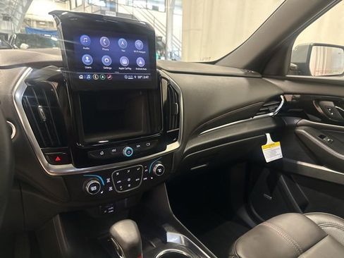 Used 2023 Chevrolet Traverse RS image 24
