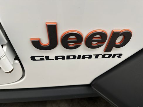 Used 2021 Jeep Gladiator Mojave AWD/4WD image 10
