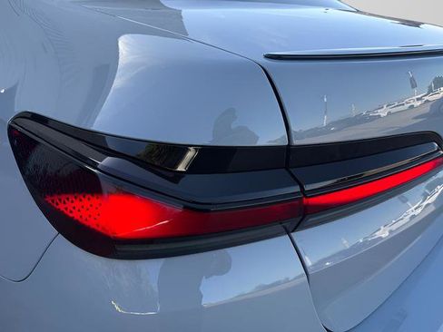 Used 2023 BMW 740i w/ Parking Assistance Package image 34