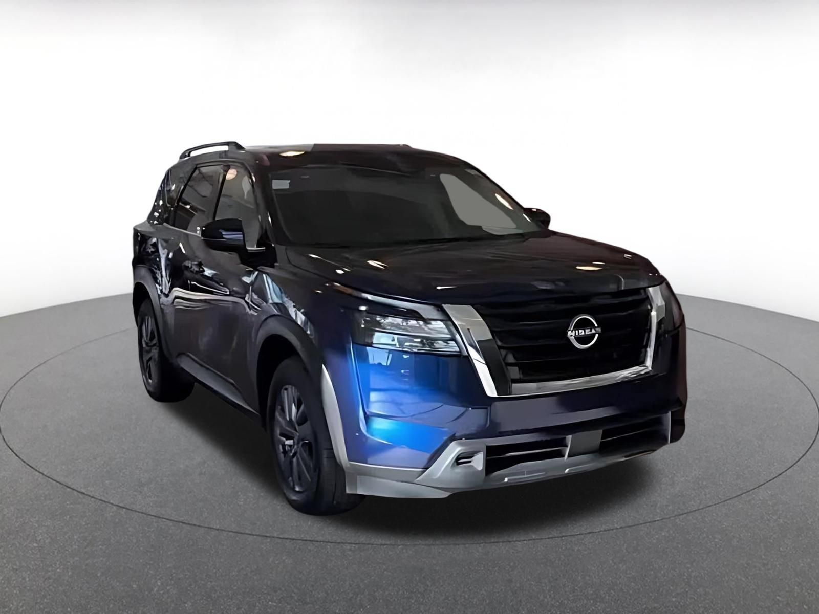 Used 2025 Nissan Pathfinder SV FWD image 3