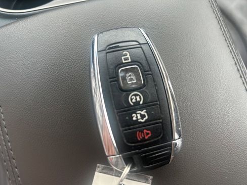 Used 2019 Lincoln Nautilus Reserve image 31