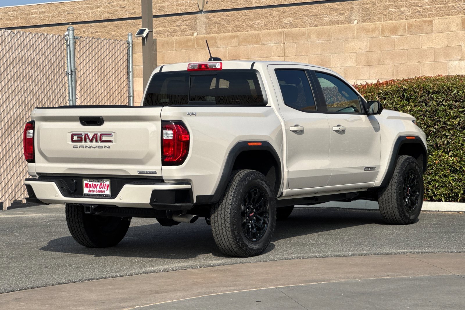 Certified 2026 GMC Canyon Elevation w/ Technology Package AWD/4WD image 4