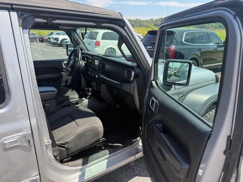 Used 2018 Jeep Wrangler Unlimited Sport S AWD/4WD image 17