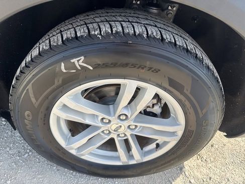 Used 2024 Ford Explorer XLT w/ Equipment Group 202A image 27