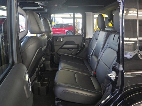 Used 2024 Jeep Wrangler Unlimited Rubicon 4xe AWD/4WD image 10