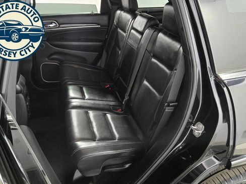 Used 2017 Jeep Grand Cherokee Overland AWD/4WD image 31