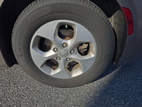 Used 2017 Chrysler Pacifica LX w/ Tire & Wheel Group image 10