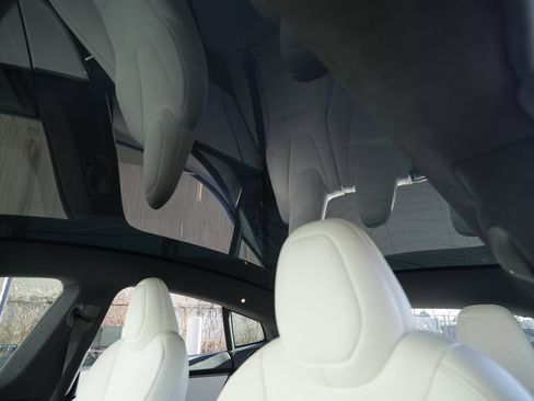 Used 2021 Tesla Model S Long Range Plus image 18