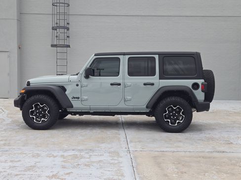Used 2023 Jeep Wrangler Unlimited Sport AWD/4WD image 5