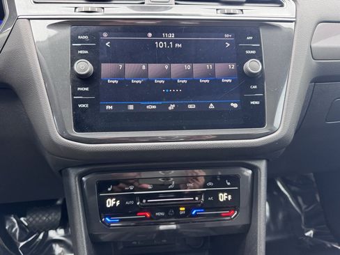 Used 2023 Volkswagen Tiguan SE image 30