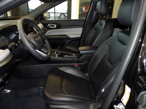 Used 2025 Jeep Compass Limited image 25