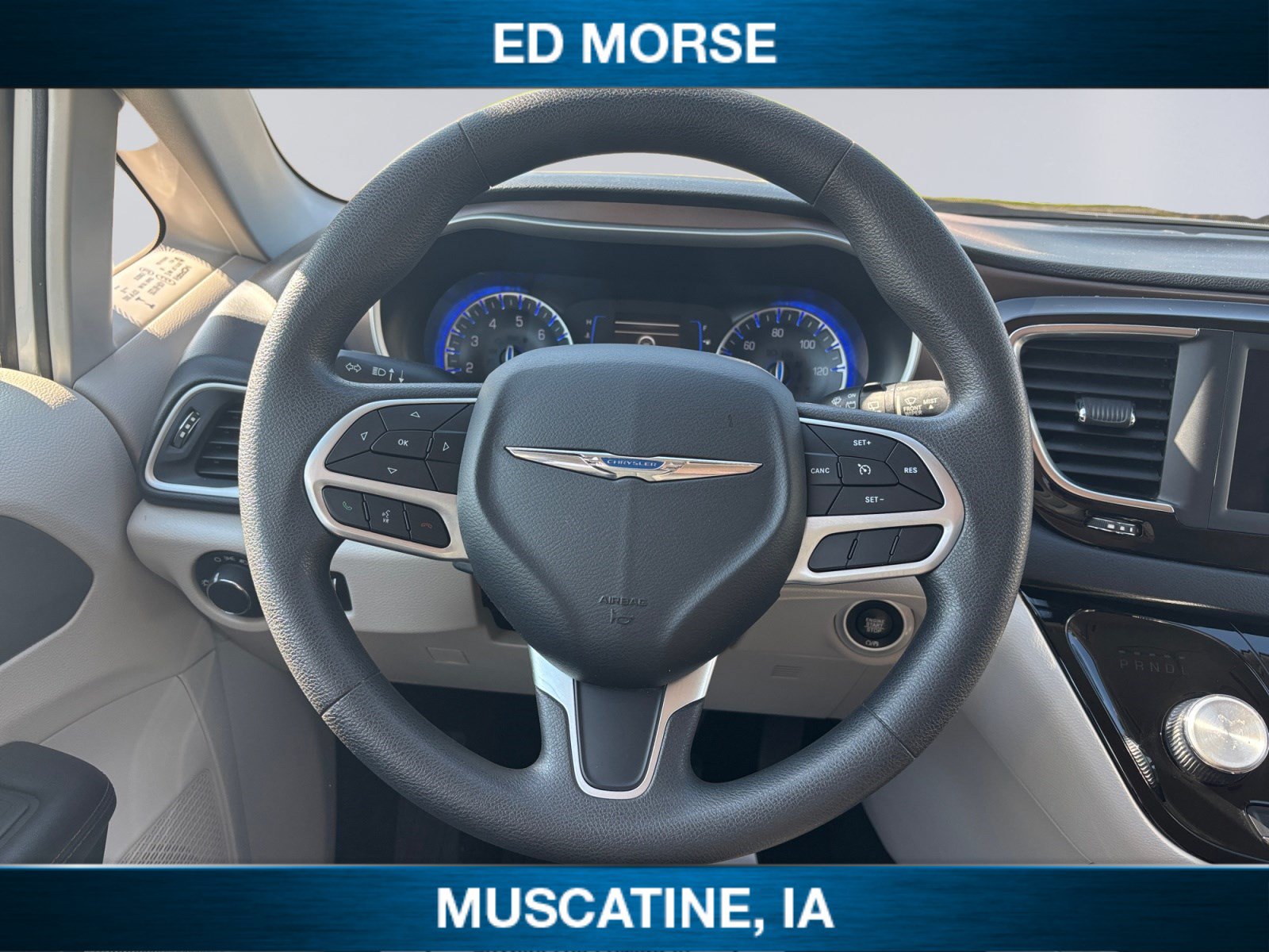 Used 2018 Chrysler Pacifica L FWD image 12