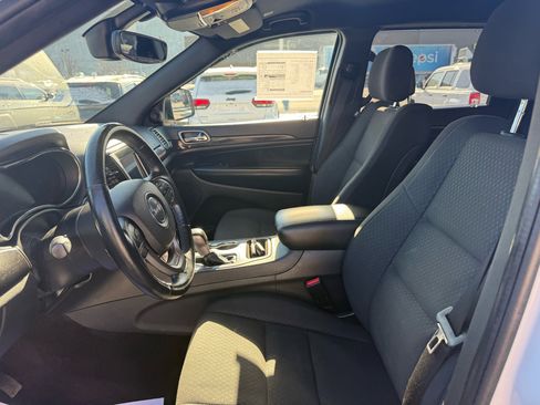 Used 2018 Jeep Grand Cherokee Laredo image 19