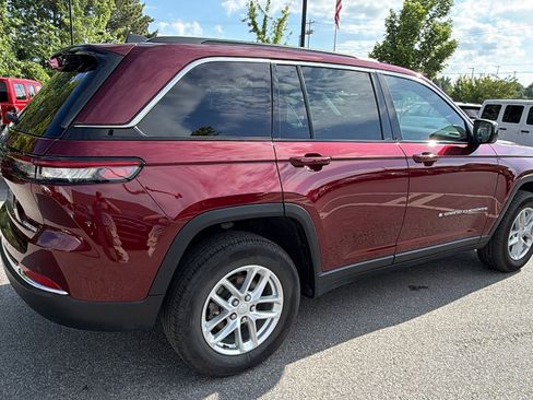Used 2025 Jeep Grand Cherokee Laredo X w/ Luxury Tech Group I AWD/4WD image 8