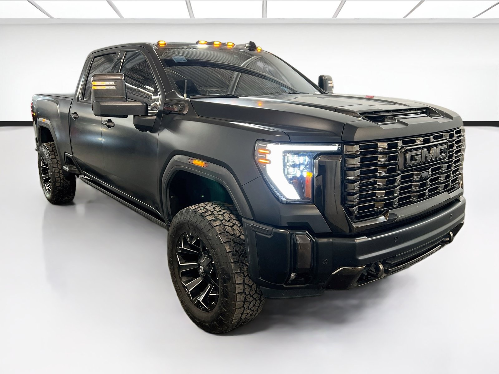 Used 2024 GMC Sierra 3500 Denali w/ Denali Reserve Package AWD/4WD image 3