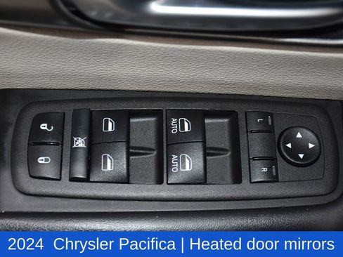 Used 2024 Chrysler Pacifica Touring-L image 22