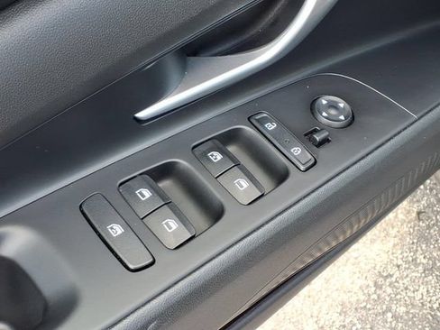 Used 2023 Hyundai Elantra SEL FWD image 17