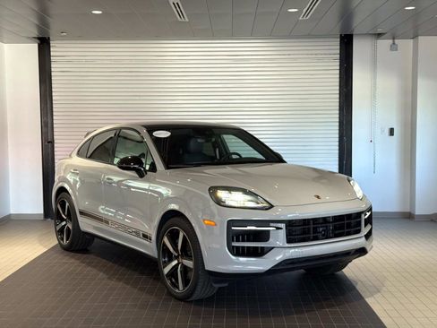 Certified 2025 Porsche Cayenne Coupe AWD/4WD image 7