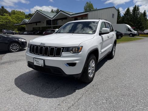Used 2018 Jeep Grand Cherokee Laredo AWD/4WD image 1