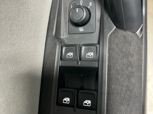 Used 2020 Volkswagen Tiguan S image 24