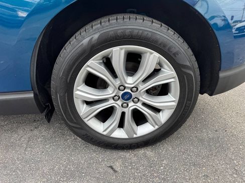 Used 2020 Ford Edge Titanium w/ Equipment Group 301A AWD/4WD image 17