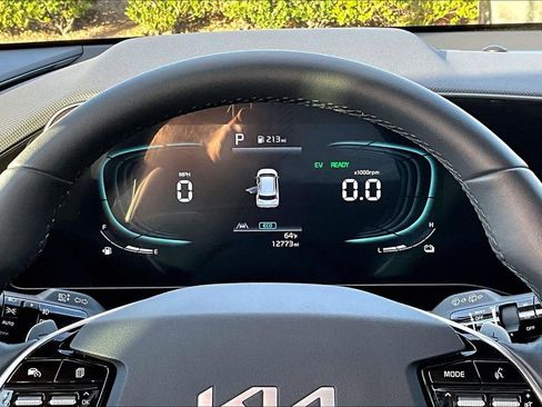 Certified 2023 Kia Niro EX Touring image 13