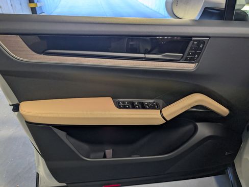 New 2026 Porsche Cayenne S image 20