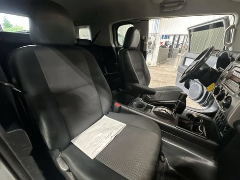 Used 2010 Toyota FJ Cruiser 4WD image 32