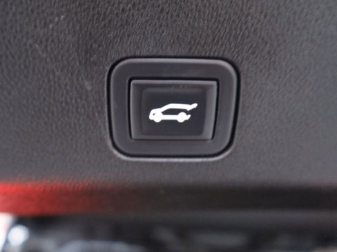 Used 2023 Chevrolet Suburban Z71 image 8