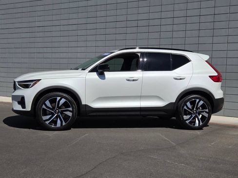 Certified 2025 Volvo XC40 B5 Ultra w/ Climate Package AWD/4WD image 2
