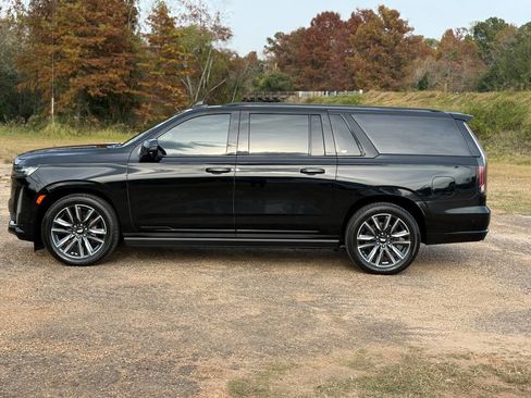 Used 2021 Cadillac Escalade ESV Sport Platinum image 2